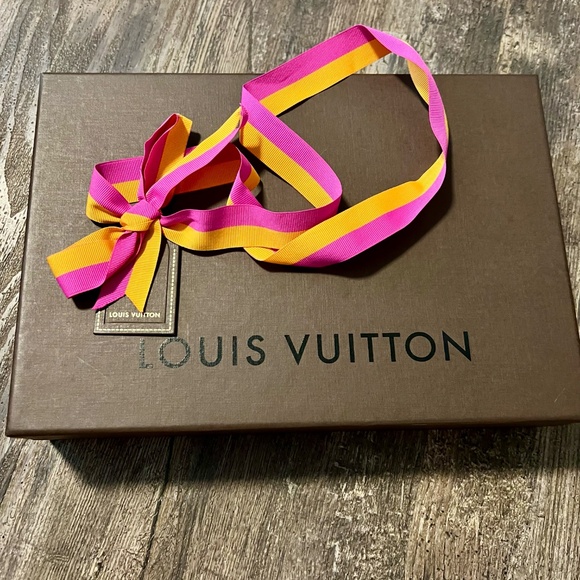 Authentic Louis Vuitton Epi Electric Black Leather Shoulder/clutch “Louise PM” - Picture 4 of 4